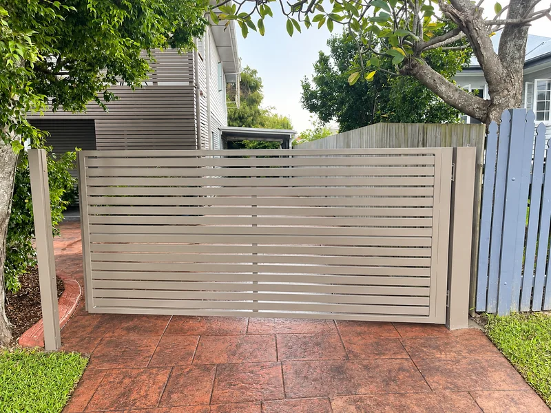 Swing driveway gates