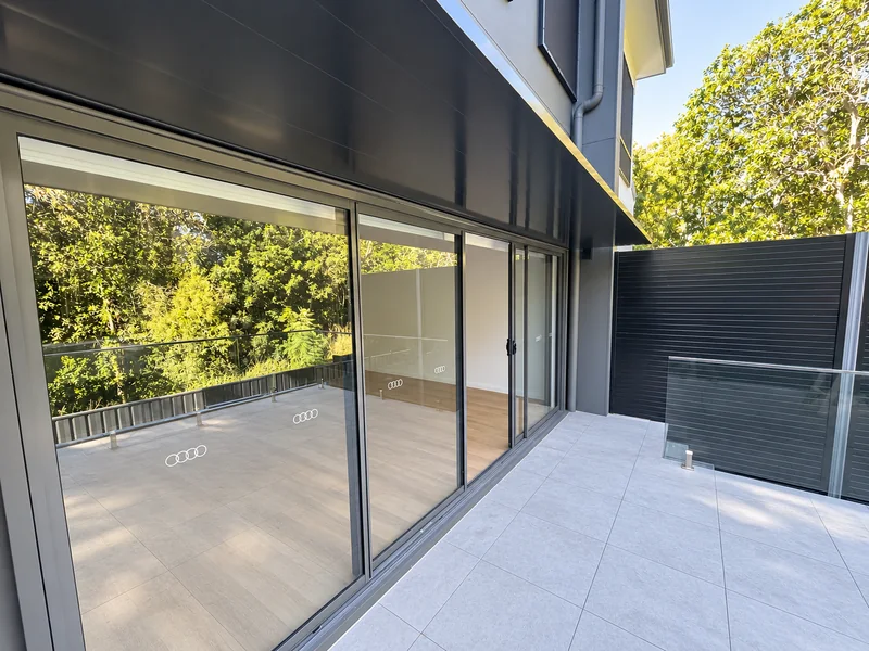 Aluminium window and door sun hoods