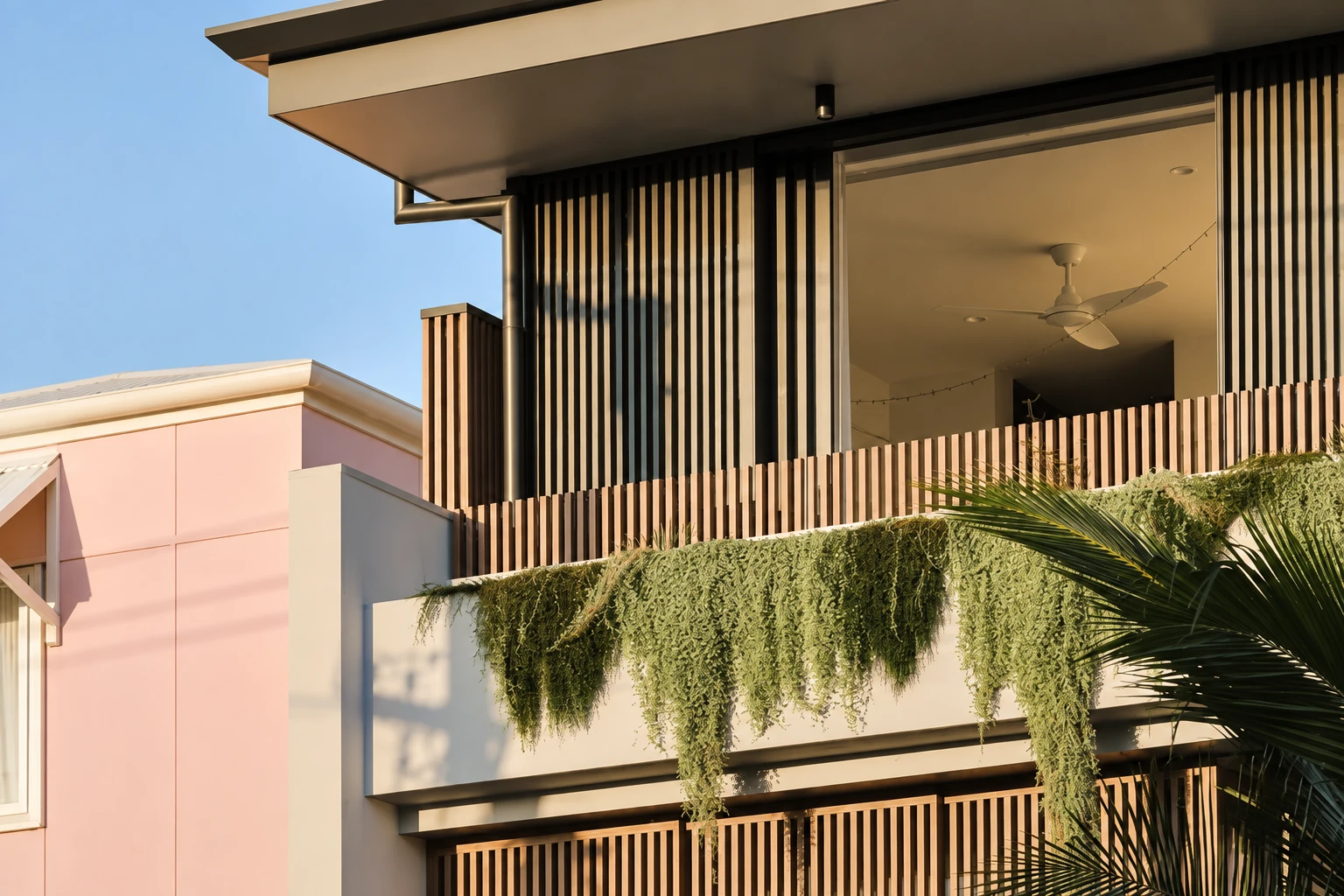 Knotwood supplier example: Vertical batten balustrade on an upper-level balcony.