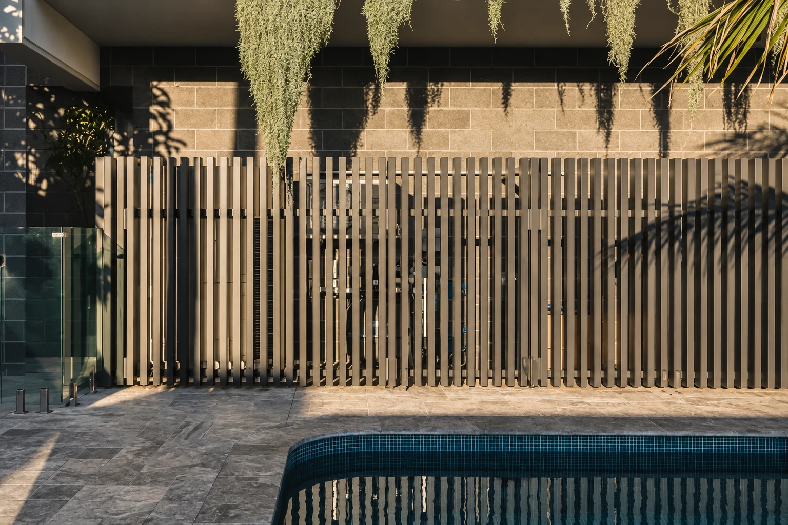 Knotwood supplier example: Vertical aluminium fencing around an outdoor area.